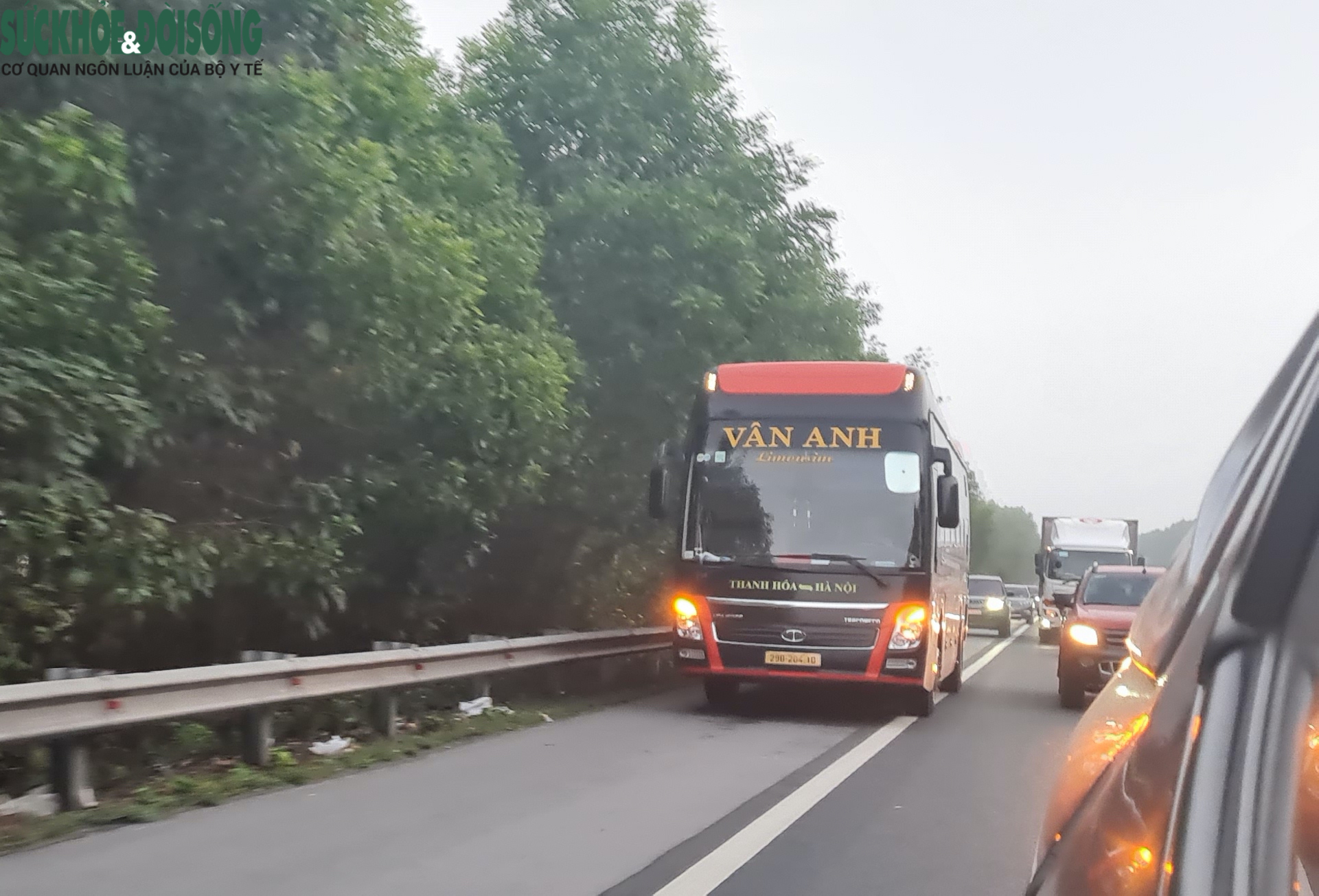 Giao thông cuối năm: Ô tô nối đuôi nhau chạy vào làn khẩn cấp trên cao tốc Cầu Giẽ - Ninh Bình - Ảnh 10.