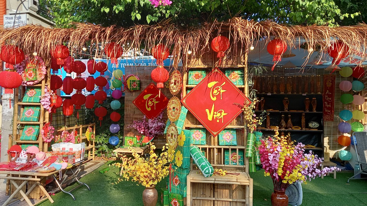 Khánh Hòa: Đổi cấp độ dịch COVID-19, rộn ràng chuẩn bị đón Tết - Ảnh 7.