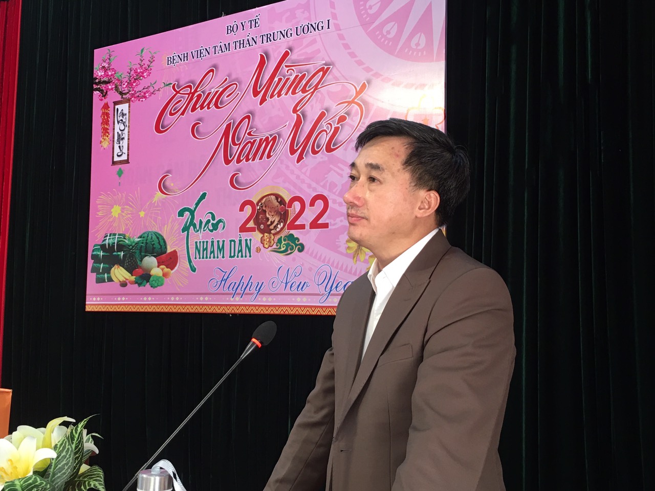 Thứ trưởng Trần Văn Thuấn thăm hỏi, chúc Tết các cán bộ y tế chuyên ngành tâm thần  - Ảnh 1.