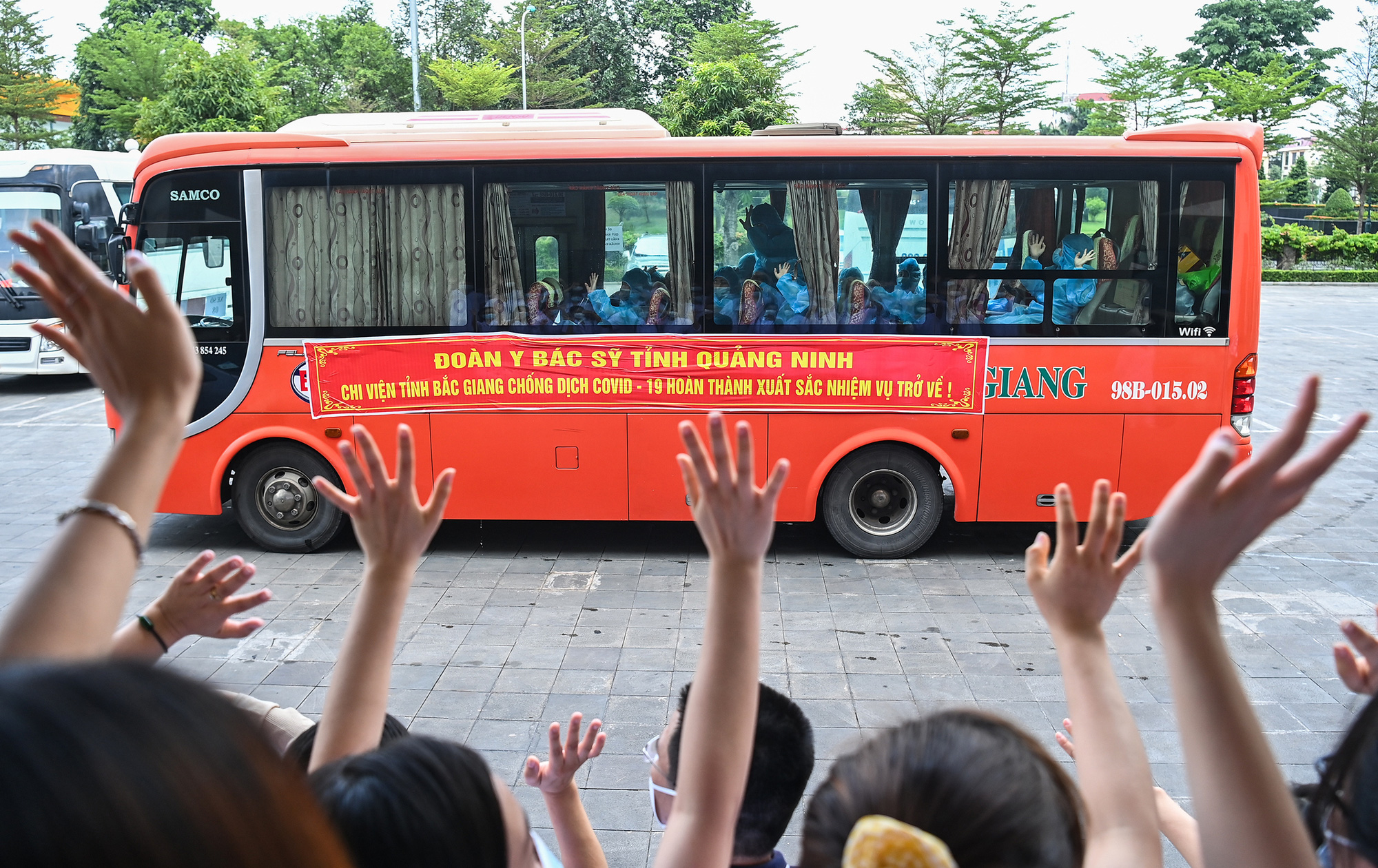 Trong những ngày “sinh tử”, từng đoàn y tế hướng về “chảo lửa” Bắc Giang, vượt qua đại dịch COVID-19 - Ảnh 8.