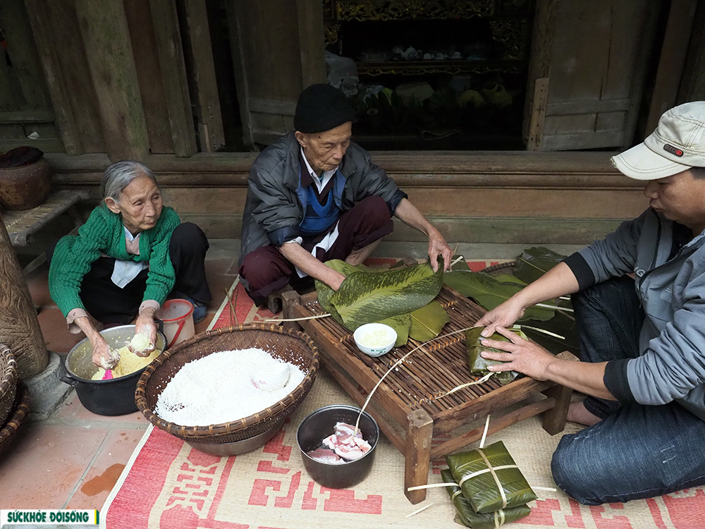 Phong tục gói bánh chưng ngày Tết - Ảnh 8.