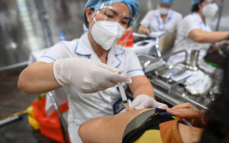 Hơn 600.000 người ở Hà Nội đã tiêm mũi 3 vaccine COVID-19