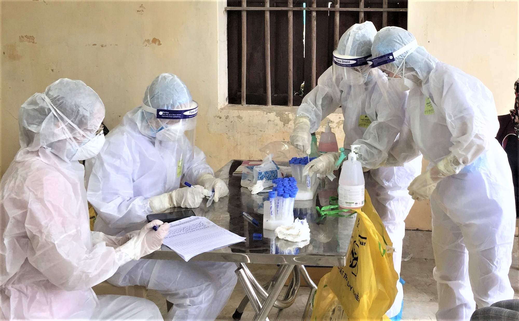 Số ca mắc COVID-19 tại Thái Bình tăng đột biến từ sau kỳ nghỉ Tết Dương lịch - Ảnh 2. Số ca mắc COVID-19 tại Thái Bình tăng đột biến từ sau kỳ nghỉ Tết Dương lịch - Ảnh 2.