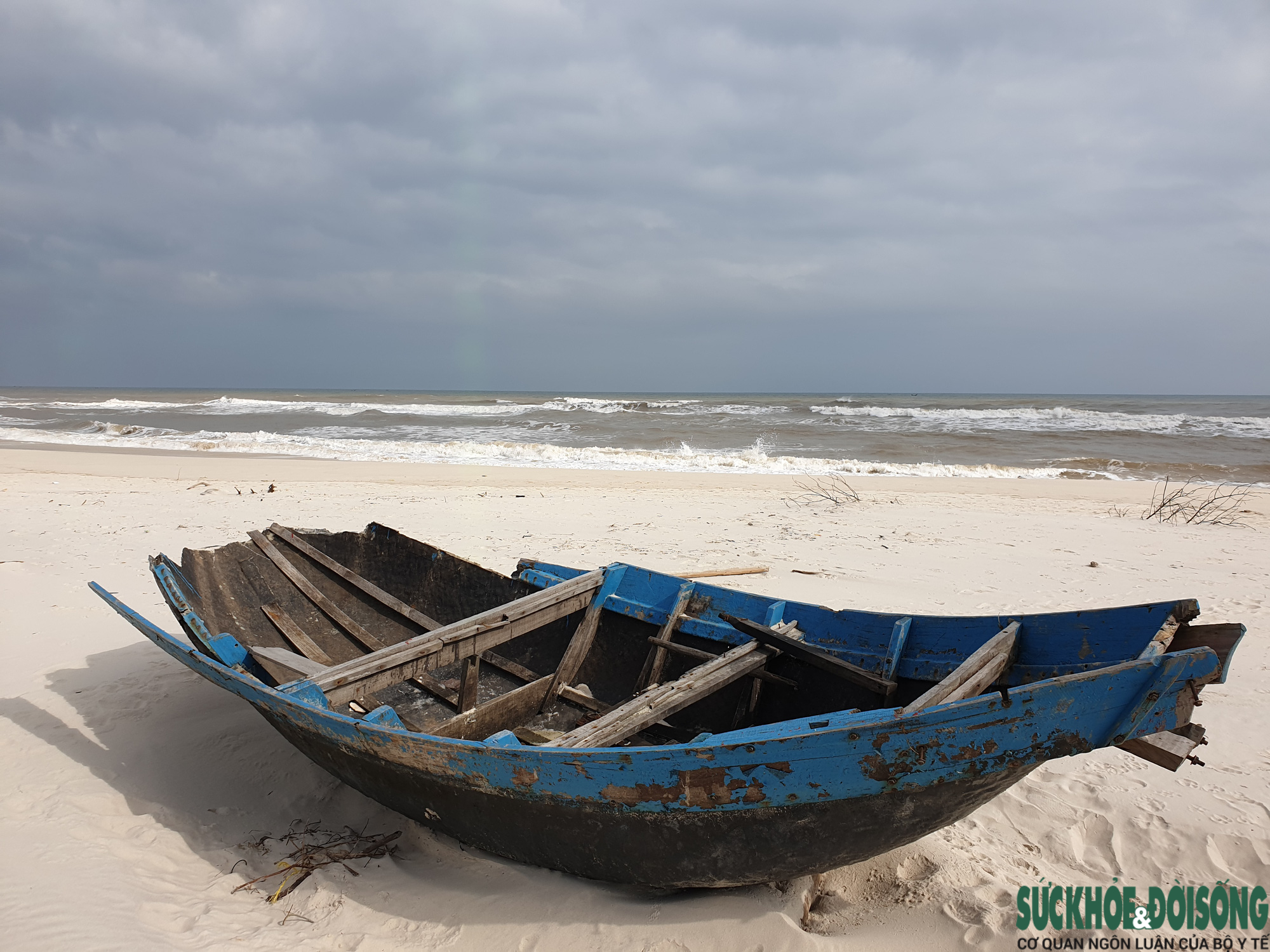 Chùm ảnh: Ngư dân vùng bãi ngang Quảng Bình vui mừng được mùa ruốc biển - Ảnh 14.