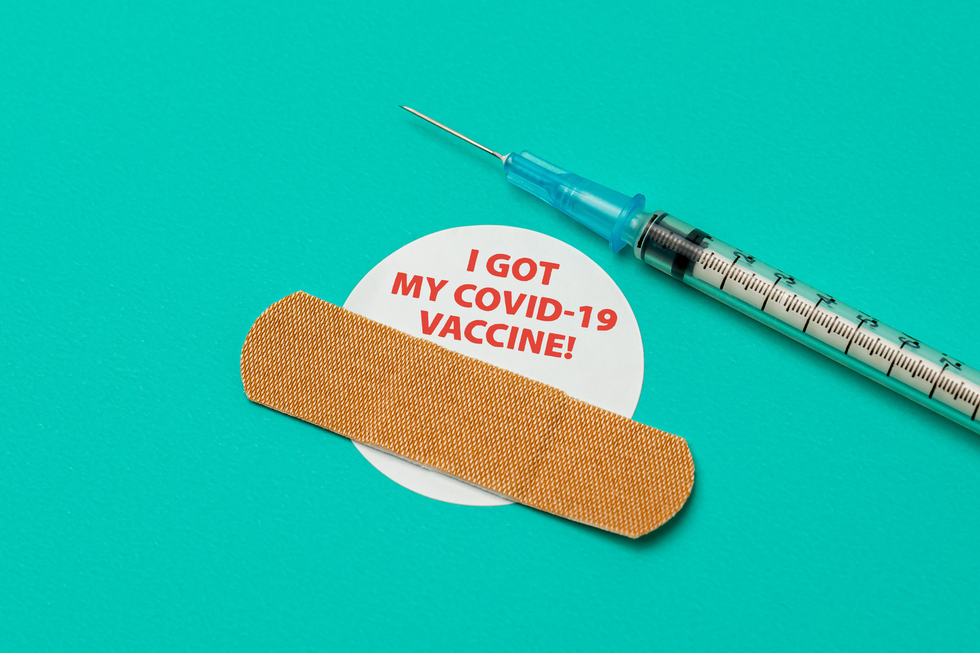 CDC Mỹ bác bỏ tin đồn: Vaccine COVID-19 chứa thành phần gây nguy hiểm - Ảnh 1.