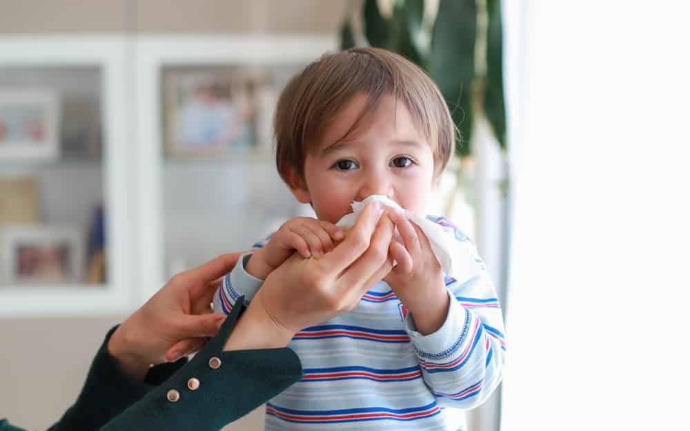 Chủ động phòng ngừa viêm đường hô hấp ở trẻ lúc giao mùa