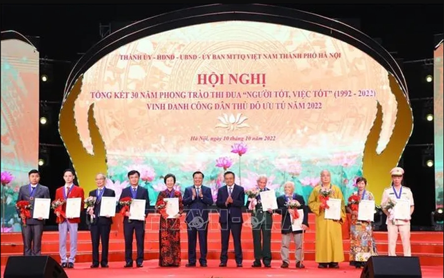 Tặng danh hiệu ‘Công dân Thủ đô ưu tú’ cho 10 cá nhân tiêu biểu năm 2022