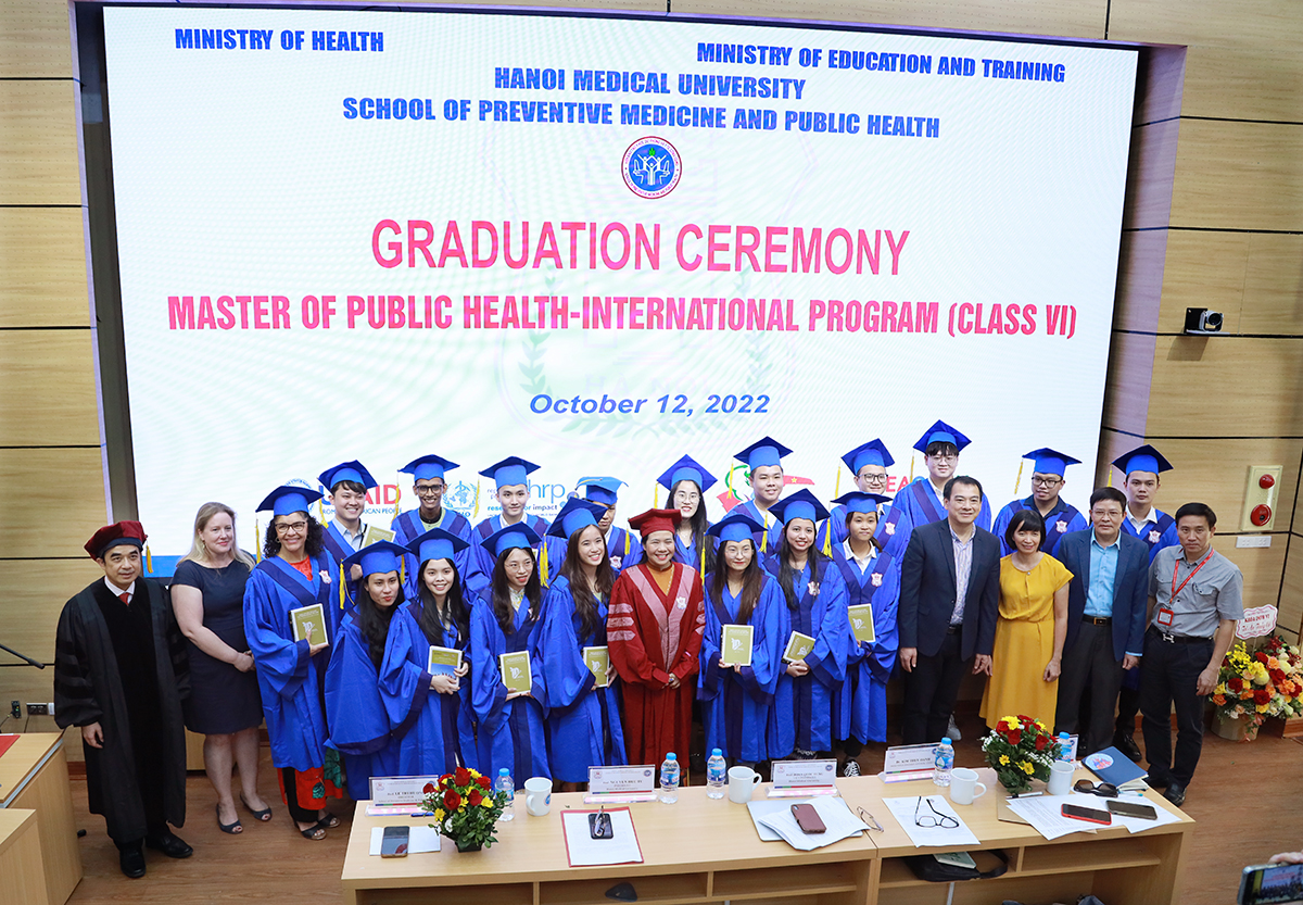 Thêm 21 tân thạc sĩ y tế công cộng quốc tế 'made in' Đại học Y Hà Nội tốt nghiệp - Ảnh 1.