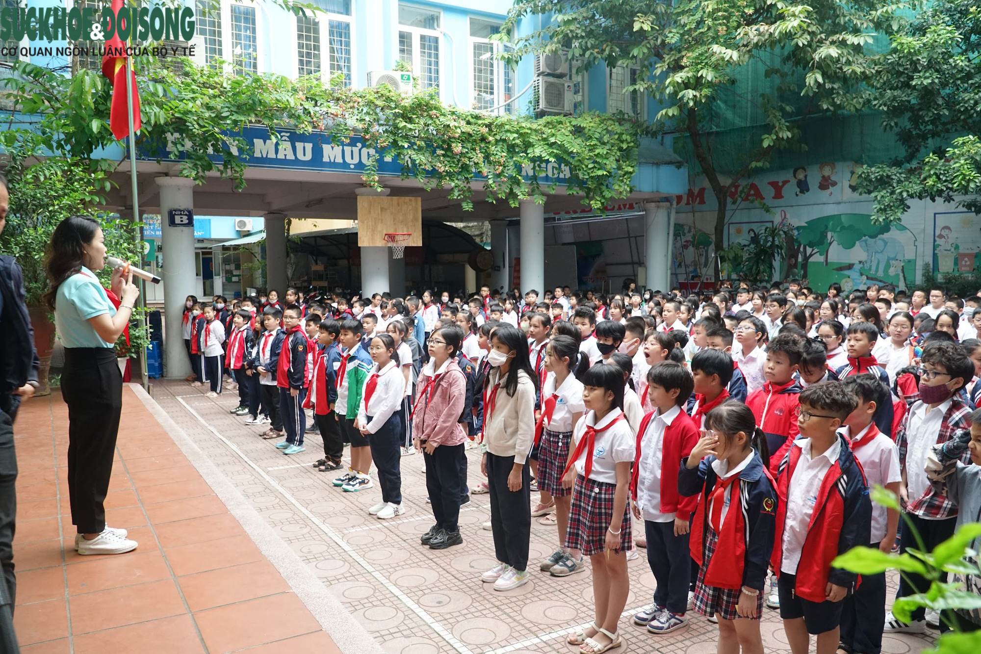 ‘Siêu thị đồng phục 0 đồng’ hỗ trợ học sinh khó khăn giữa lòng thủ đô - Ảnh 12.