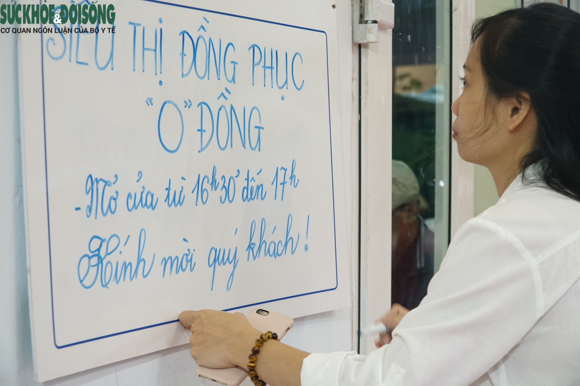 ‘Siêu thị đồng phục 0 đồng’ hỗ trợ học sinh khó khăn giữa lòng thủ đô - Ảnh 7.