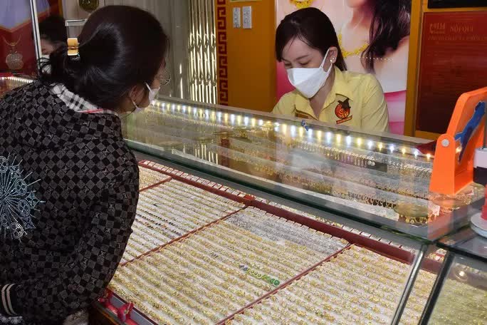 Giá vàng hôm nay 13/10: Đứng im khi giá thế giới chững lại - Ảnh 2. Giá vàng hôm nay 13/10: Đứng im khi giá thế giới chững lại - Ảnh 2.