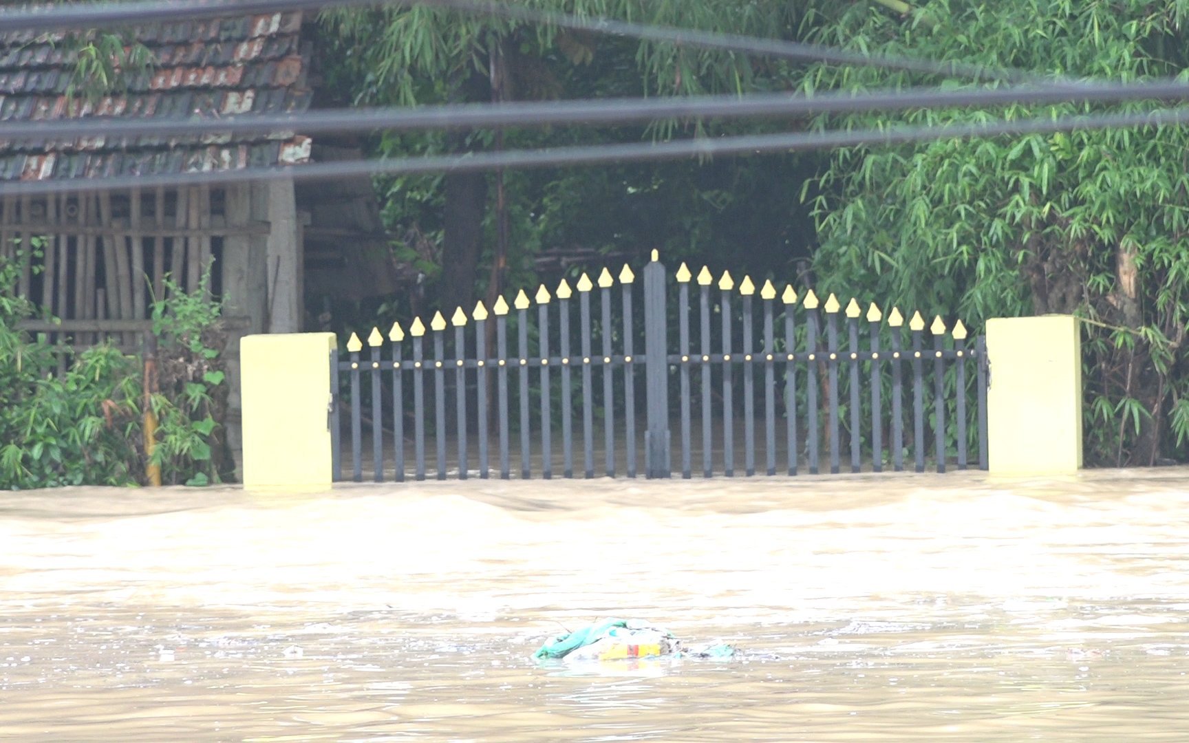 Các tỉnh Nam Trung Bộ gấp rút chuẩn bị mọi phương án bảo vệ người dân trước mưa lũ