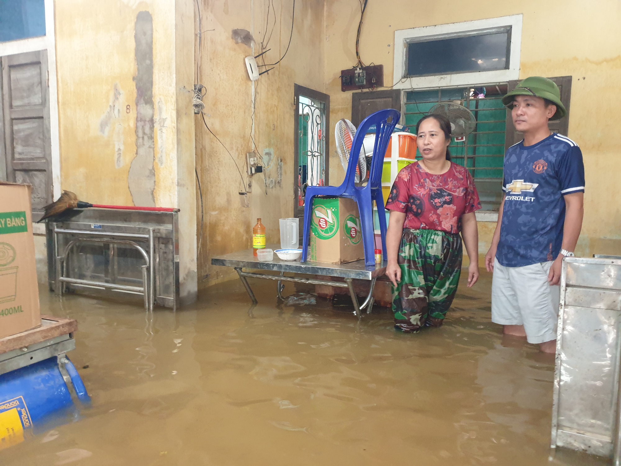 Nước ngập mênh mông, người dân vùng “rốn lũ” Quảng Bình lo ngại lũ chồng lũ - Ảnh 13.