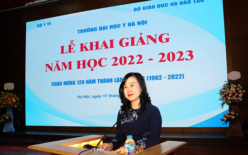 Quyền Bộ trưởng Bộ Y tế nhắn gửi tân sinh viên Đại học Y Hà Nội: 'Học thật giỏi và ước mơ thật nhiều'