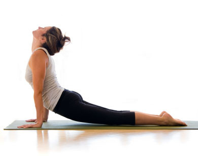 8 động tác kéo giãn giảm đau lưng có thể thực hiện mọi lúc - Ảnh 4.
