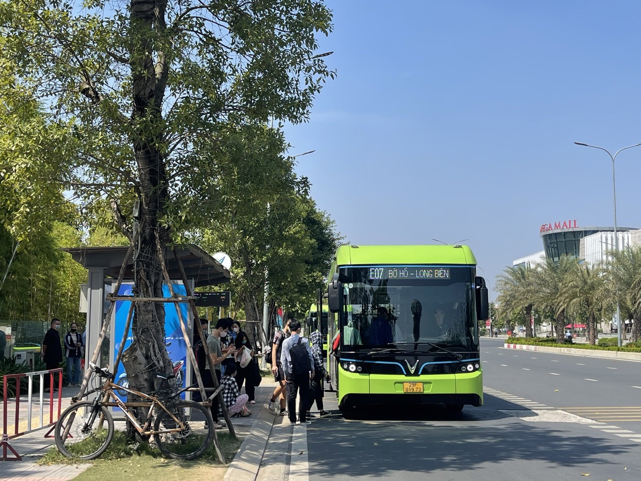 Cận cảnh phía bên trong con xe buýt năng lượng điện lanh lợi trước tiên bên trên nước ta Báo Người làm việc #26 Cận cảnh phía bên trong con xe buýt năng lượng điện lanh lợi trước tiên bên trên nước ta Báo Người lao động