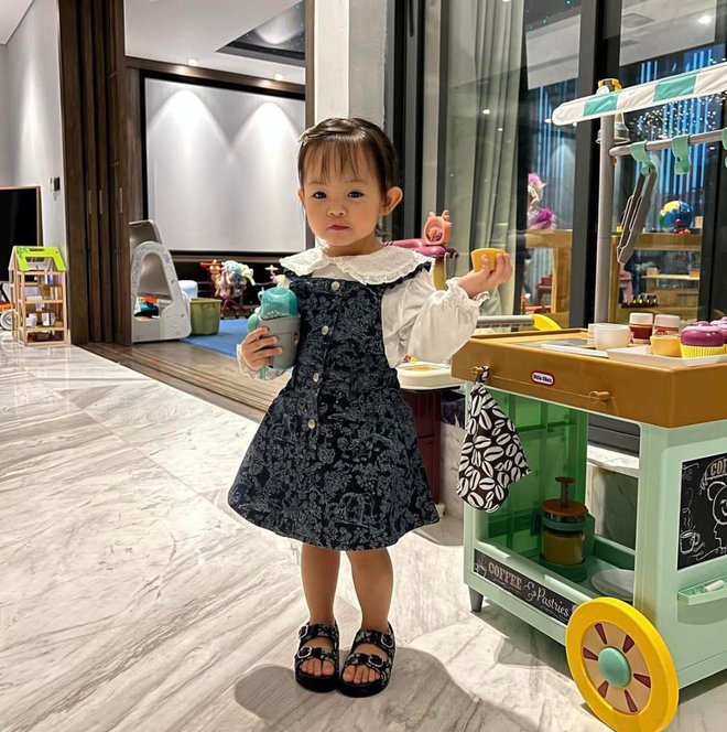 Phòng riêng của con gái Cường Đô la: Loạt đồ chơi đắt đỏ kết hợp phương pháp giáo dục Montessori - Ảnh 1.