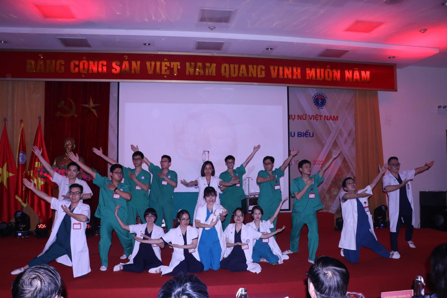 Nữ 'chiến sĩ áo trắng' Phụ sản Trung ương vừa giỏi việc bệnh viện vẫn đảm việc nhà - Ảnh 2.