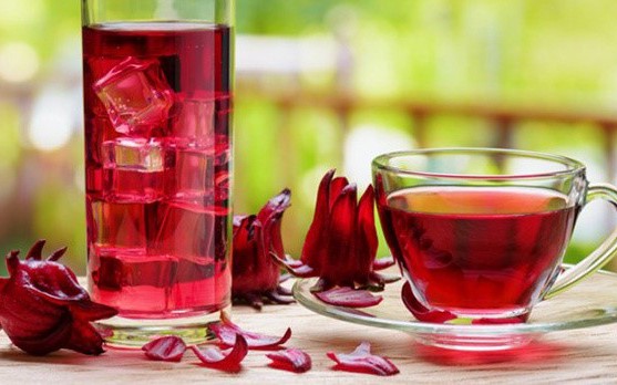 Ngoài hoa, lá atiso có tác dụng gì với sức khỏe?- Ảnh 4. Nước uống từ atiso – Món quà quý giá cho sức khỏe