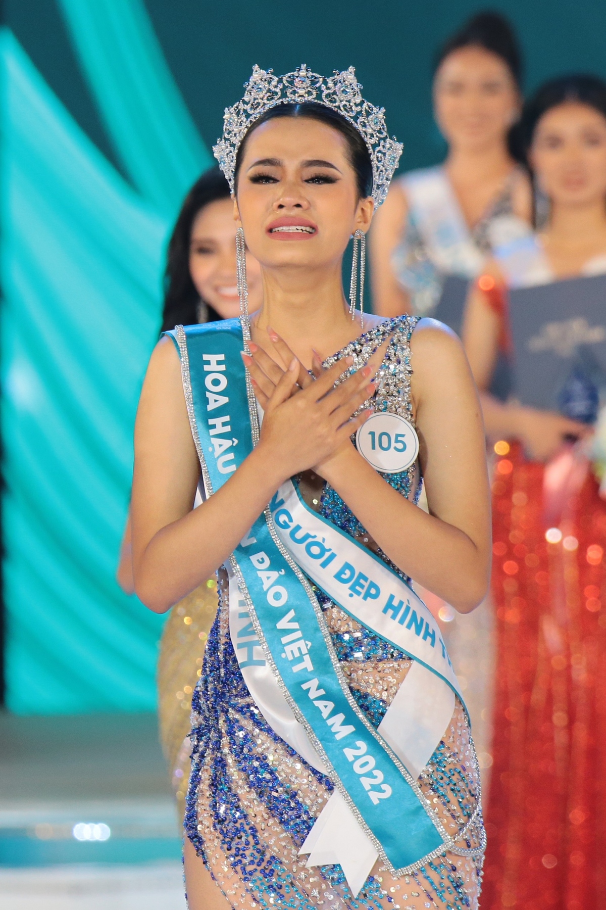 Đinh Như Phương bật khóc khi đăng quang Hoa hậu Biển đảo Việt Nam 2022 - Ảnh 4.