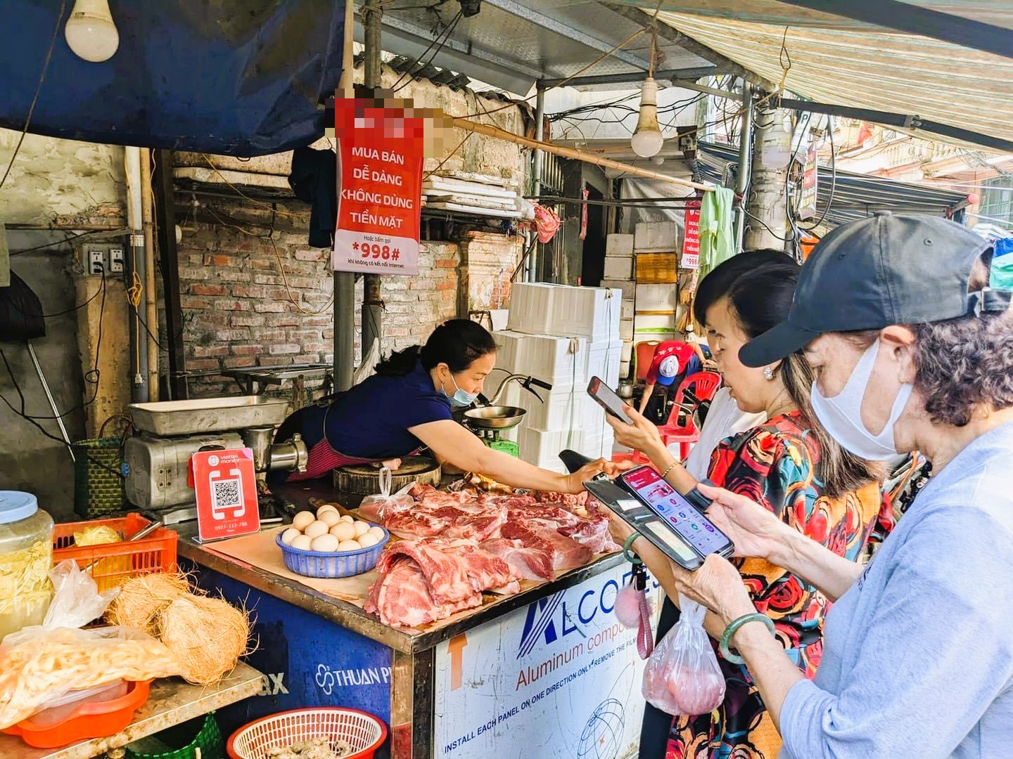 Hải Phòng: Thanh toán không tiền mặt tại chợ truyền thống, văn minh nhưng cũng nhiều bất cập - Ảnh 1.