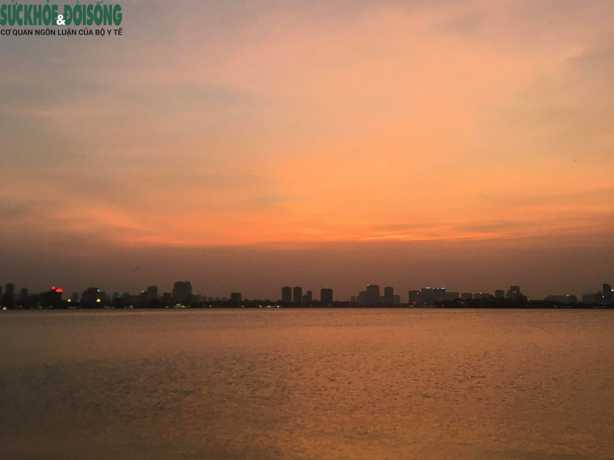 Hồ Tây là một trong những hồ nước lớn nhất ở Hà Nội và là nơi thư giãn tuyệt vời cho người dân thủ đô. Hãy đến Hồ Tây để thưởng thức cảnh quan đẹp và tìm kiếm những khoảnh khắc bình yên trong cái đô thị hối hả.