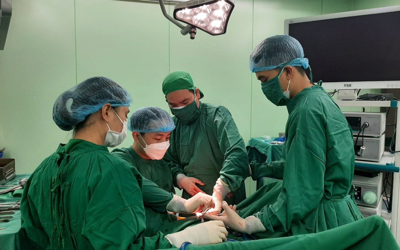 Phẫu thuật nội soi điều trị 6 mặt bệnh sàn chậu trở thành thường quy tại Bệnh viện đa khoa TP Vinh
