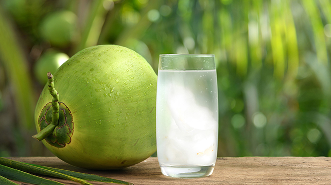Sốt xuất huyết có uống nước dừa được không?