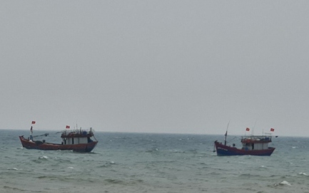 Khẩn trương ứng cứu tàu cá cùng 12 ngư dân gặp nạn trên biển Quảng Bình