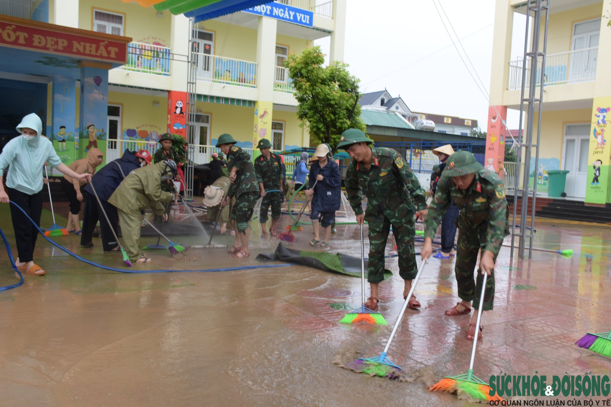 Thị xã Hoàng Mai – Nghệ An khắc phục hậu quả sau lũ lụt - Ảnh 4.