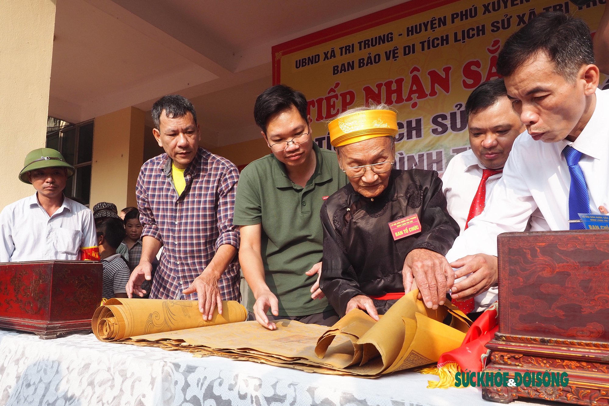Trao tặng 22 Đạo sắc phong cổ cho làng Tri Chỉ, xã Tri Trung, huyện Phú Xuyên - Ảnh 3.