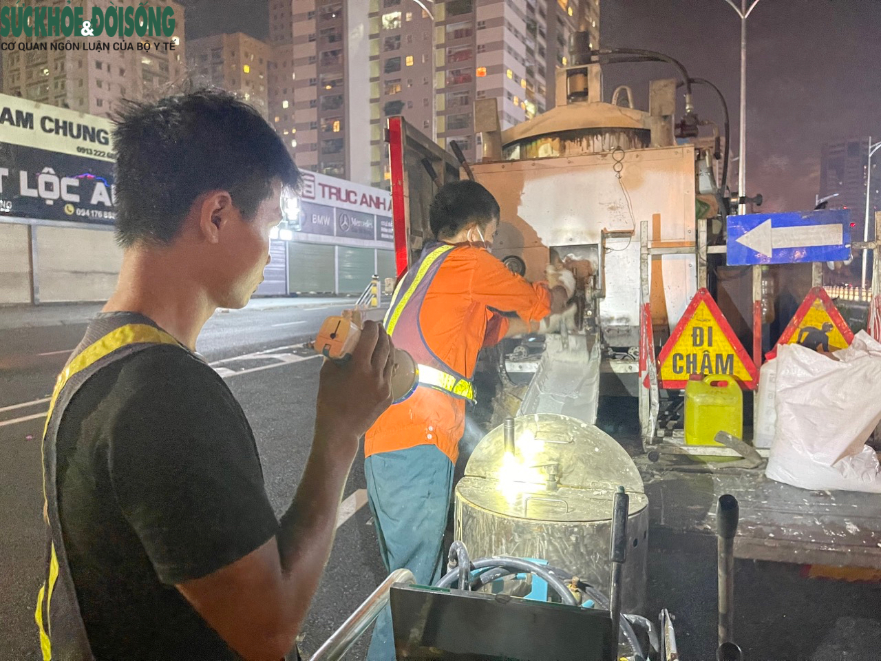 Công nhân xuyên đêm hoàn thành hầm chui Lê Văn Lương, sẵn sàng thông xe ngày 5/10 - Ảnh 2.