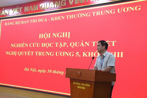 Đồng chí Phạm Huy Giang, Bí thư Đảng ủy, Trưởng ban Ban Thi đua - Khen thưởng Trung ương phát biểu tại Hội nghị