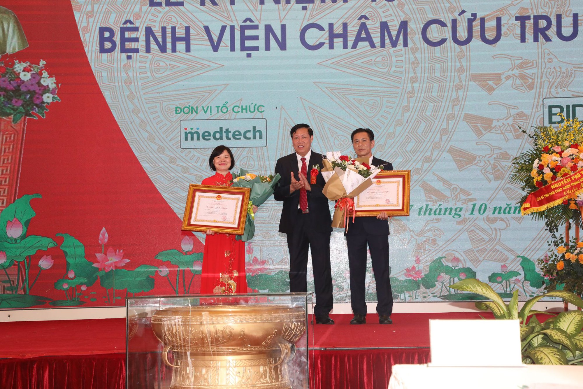 Thứ trưởng Bộ Y tế: Lĩnh vực châm cứu đóng góp quan trọng trong chăm sóc sức khỏe nhân dân - Ảnh 3.