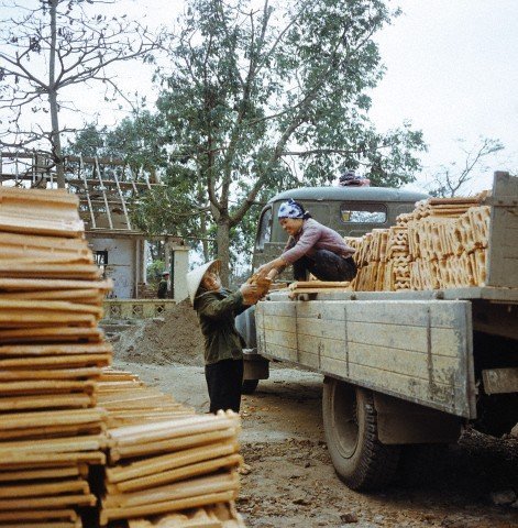 Chùm ảnh màu đặc biệt về Hà Nội năm 1973 khi hết bom đạn - Ảnh 8.