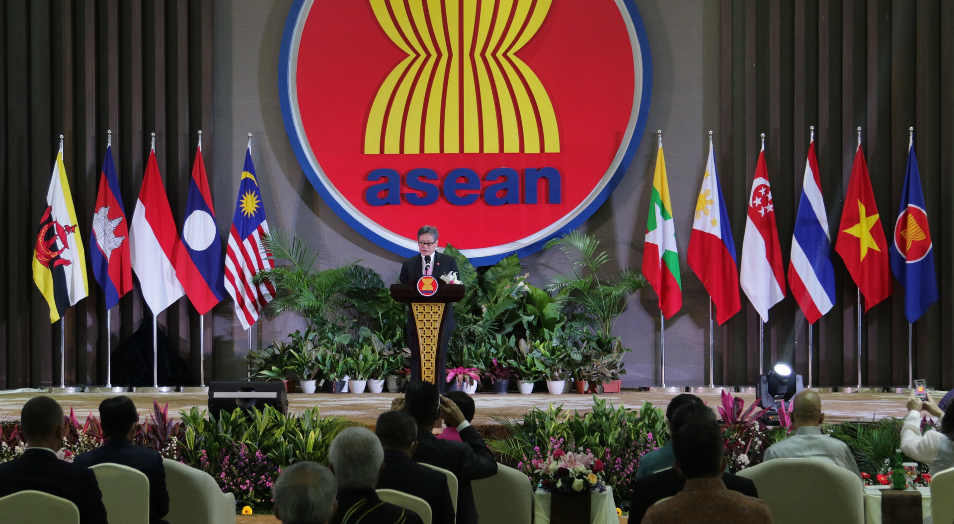 Hội nghị cấp cao ASEAN 40, 41: Cùng hành động ứng phó các thách thức - Ảnh 2.