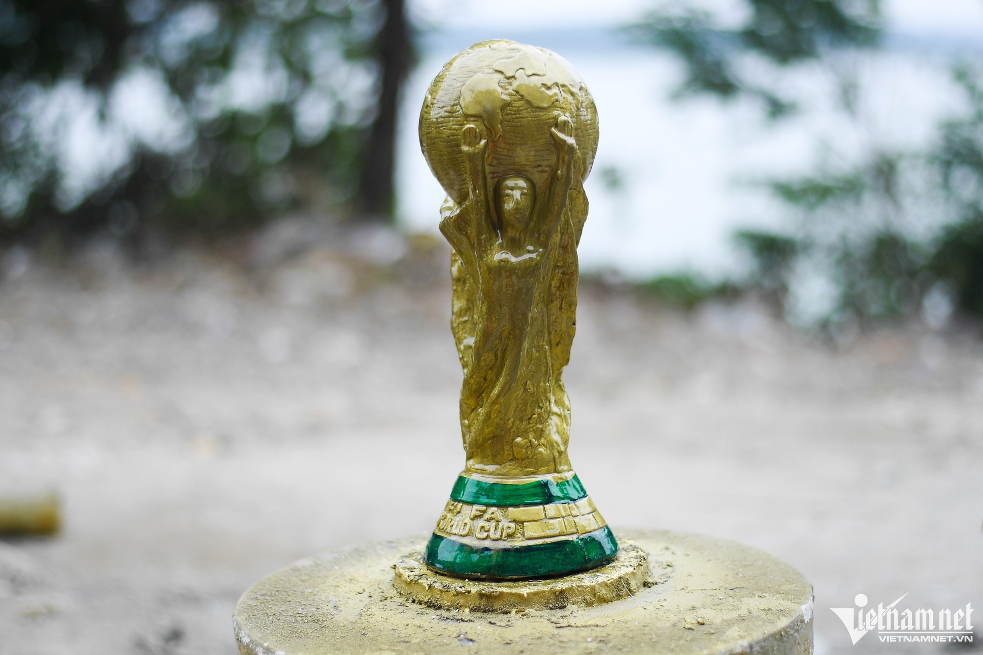 &quot;Cup vàng thế giới&quot; Qatar 2022 giá từ 70.000 đồng xuất hiện ở Hà Nội  - Ảnh 6.