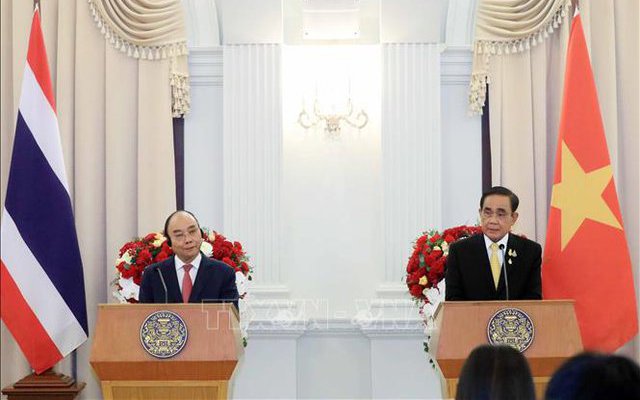 Chủ tịch nước Nguyễn Xuân Phúc và Thủ tướng Thái Lan Prayuth Chan-o-cha đồng chủ trì họp báo