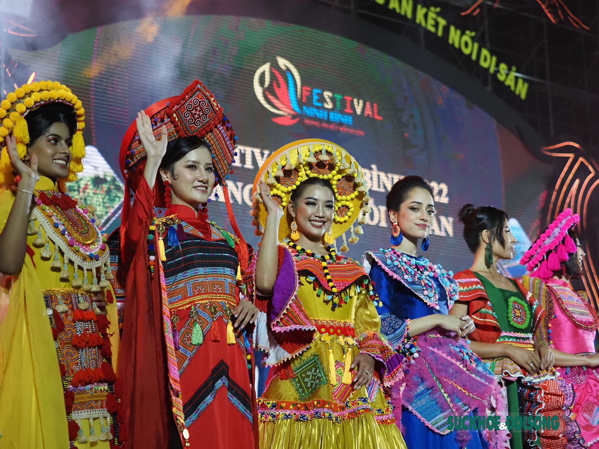 Hoa hậu Du lịch thế giới có mặt trong lễ khai mạc Festival Ninh Binh 2022 - Ảnh 3.
