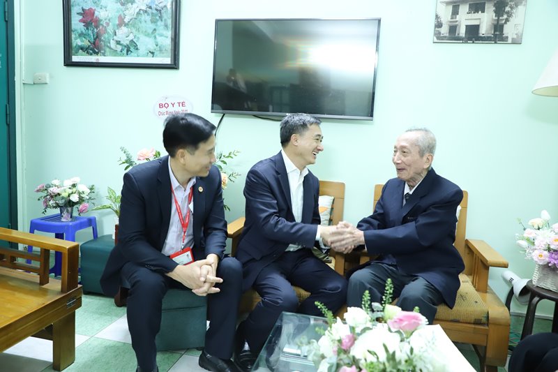 Bộ Y tế thăm, tri ân các nhà giáo lão thành ngành y nhân kỷ niệm 40 năm ngày Nhà giáo Việt Nam - Ảnh 5.