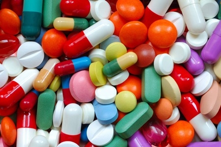 Bộ Y tế đề xuất cho phép tiếp tục sử dụng hơn 9.000 giấy đăng ký lưu hành thuốc, nguyên liệu làm thuốc - Ảnh 1.