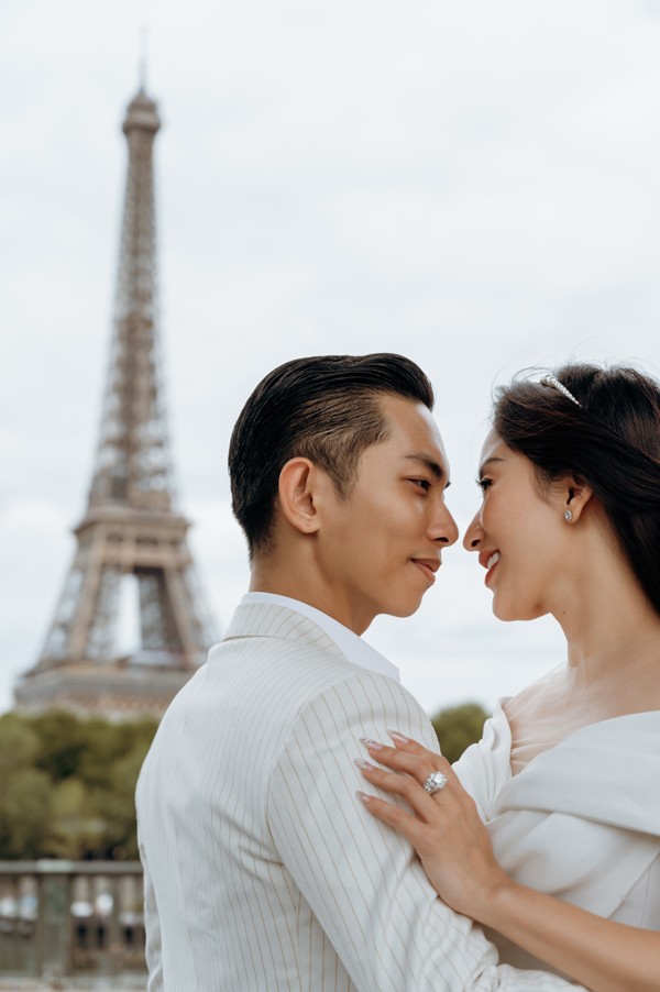 Ảnh cưới ở Paris tuyệt đẹp của Khánh Thi - Phan Hiển: Cô dâu trẻ trung xứng đôi chú rể kém tuổi - Ảnh 12.