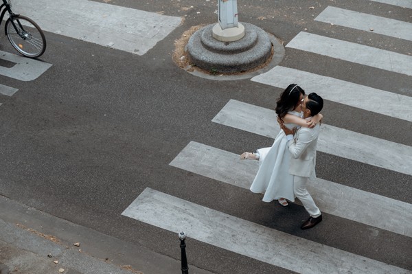 Ảnh cưới ở Paris tuyệt đẹp của Khánh Thi - Phan Hiển: Cô dâu trẻ trung xứng đôi chú rể kém tuổi - Ảnh 9.
