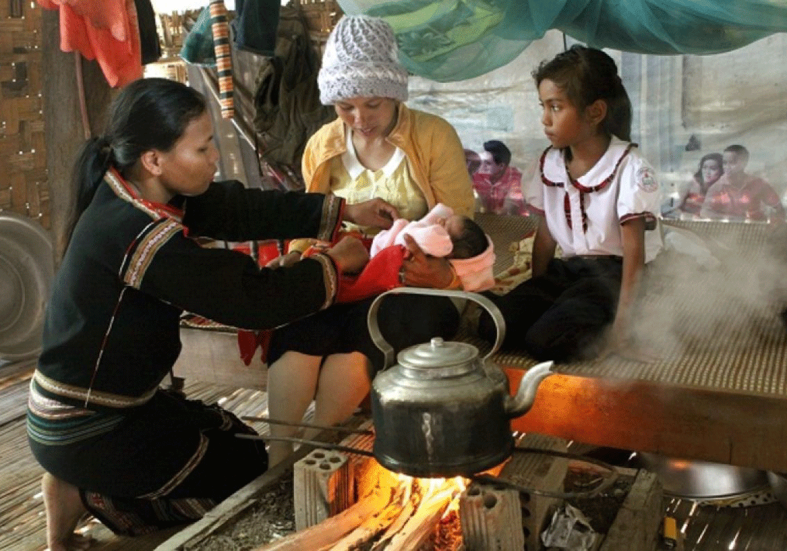 Linh hoạt áp dụng tiêu chuẩn để đào tạo cô đỡ thôn bản

 - Ảnh 2.