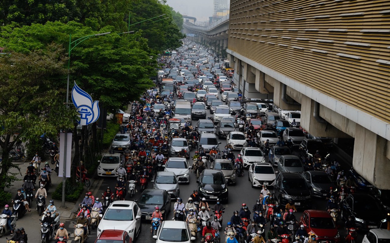 Phương tiện cá nhân tăng chóng mặt, Hà Nội thêm 10 ‘điểm đen’ ùn tắc giao thông