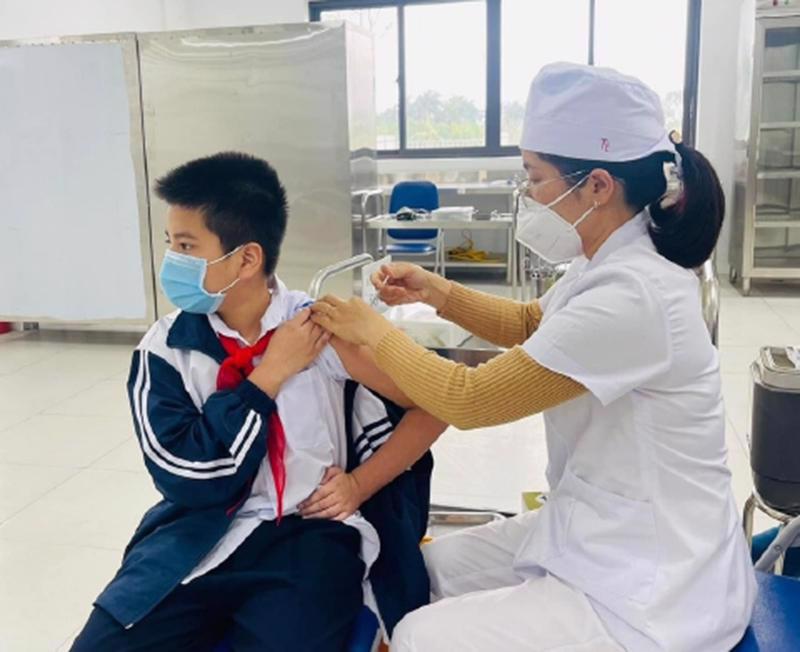 Sáng 19/11: Việt Nam đã tiêm hơn 263 triệu liều vaccine COVID-19, vẫn còn hàng hoạt tỉnh, thành tiêm chậm - Ảnh 1.