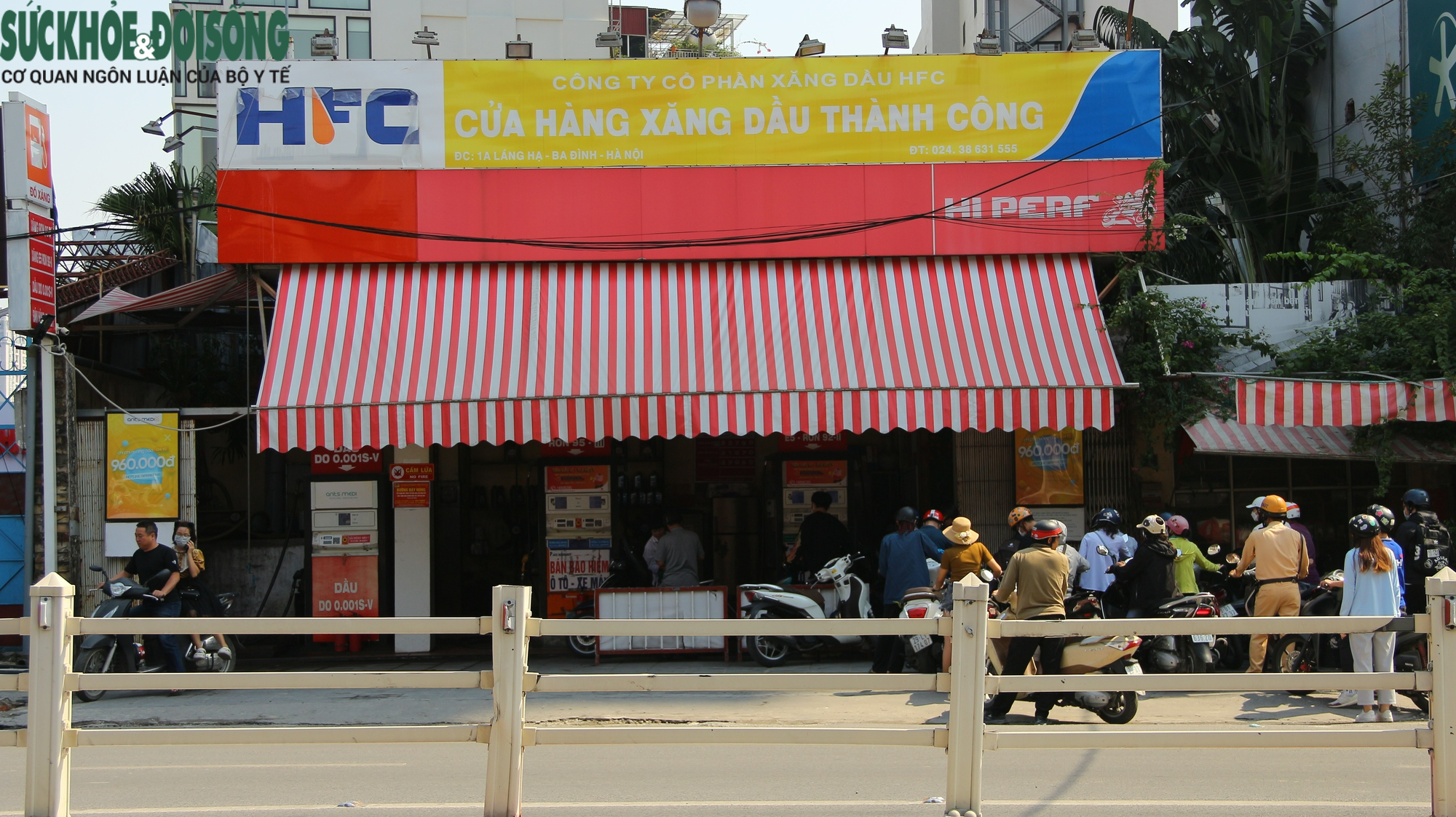 Nhiều trạm xăng tại Hà Nội bán 'cầm chừng' với lí do thiếu nguồn hàng - Ảnh 6.
