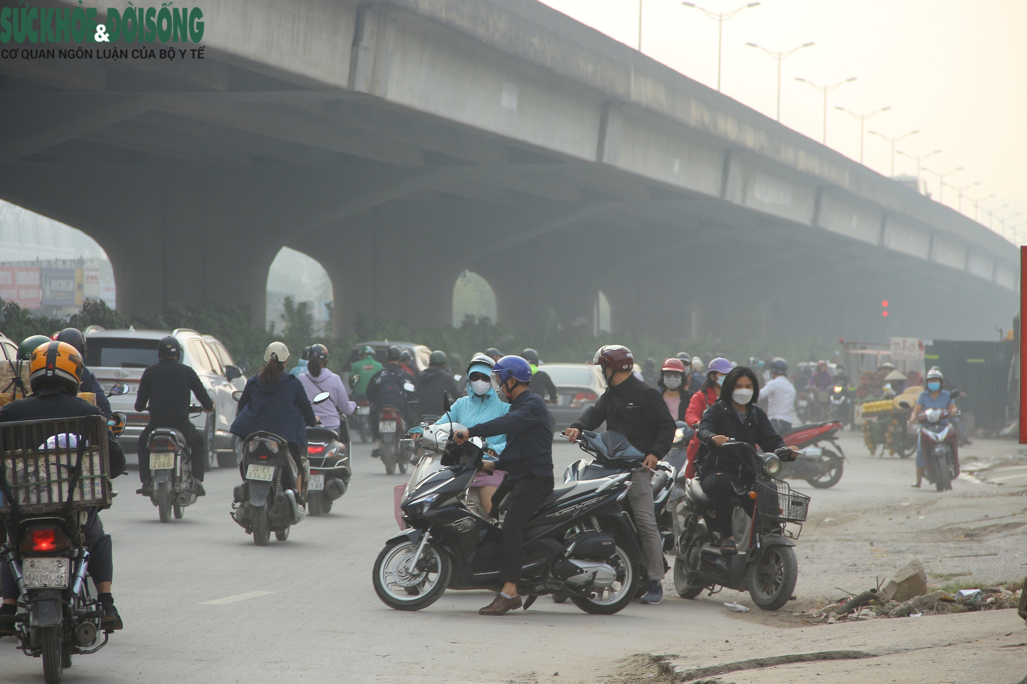 Sở GTVT Hà Nội yêu cầu sớm thu hẹp rào chắn thi công trên đường Nguyễn Xiển - Ảnh 7.