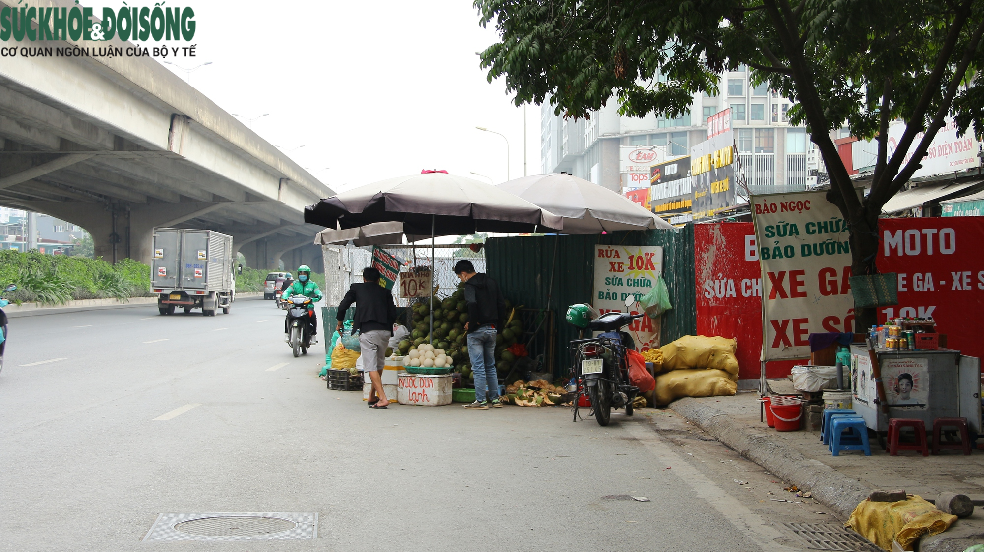 Sở GTVT Hà Nội yêu cầu sớm thu hẹp rào chắn thi công trên đường Nguyễn Xiển - Ảnh 5.