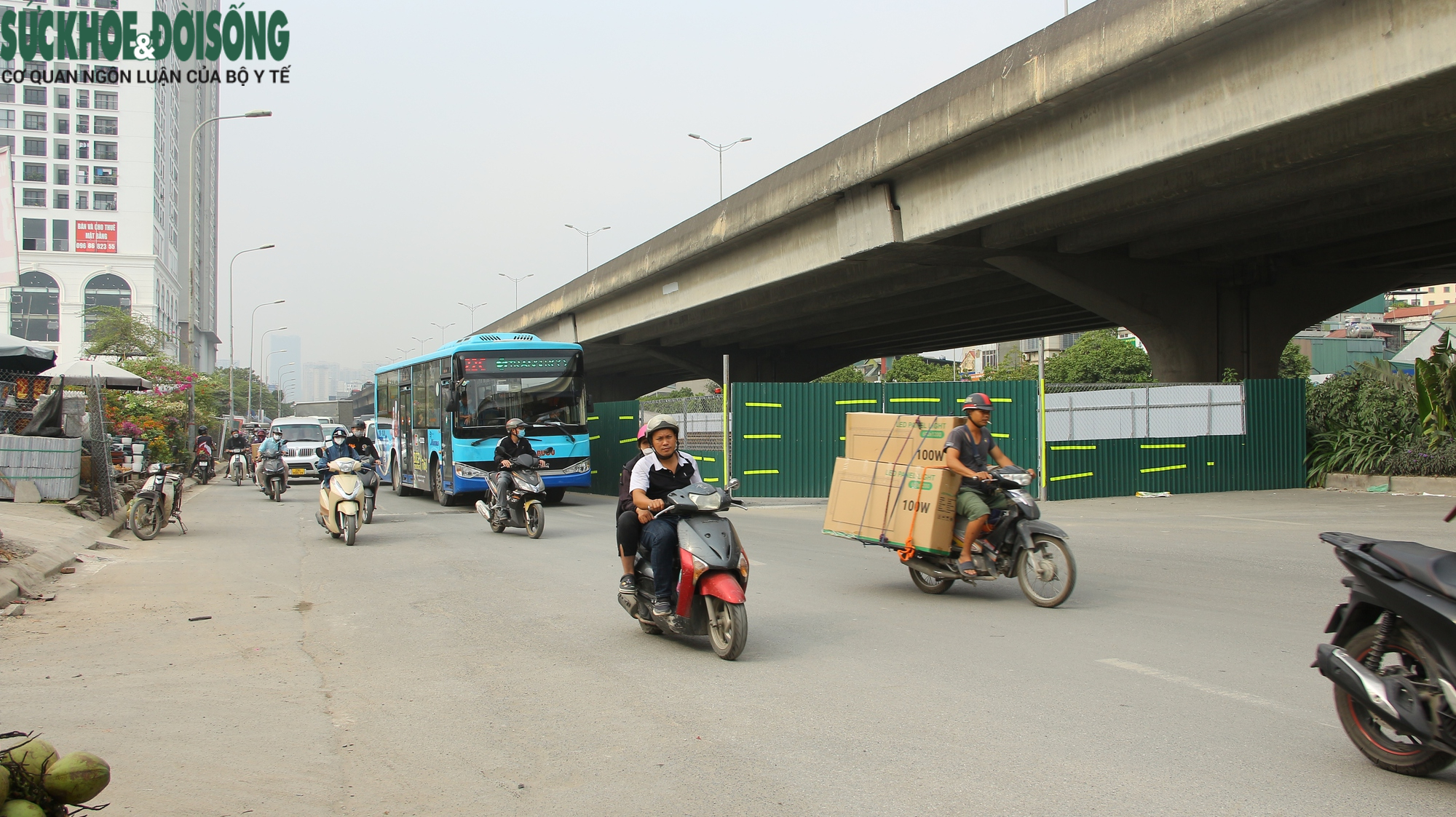Sở GTVT Hà Nội yêu cầu sớm thu hẹp rào chắn thi công trên đường Nguyễn Xiển - Ảnh 2.